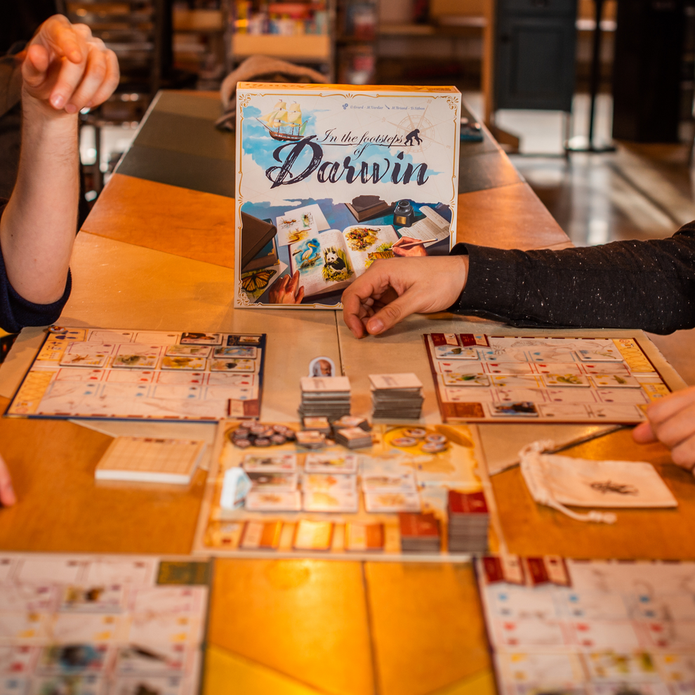 in-the-footsteps-of-darwin-hachette-boardgames-us